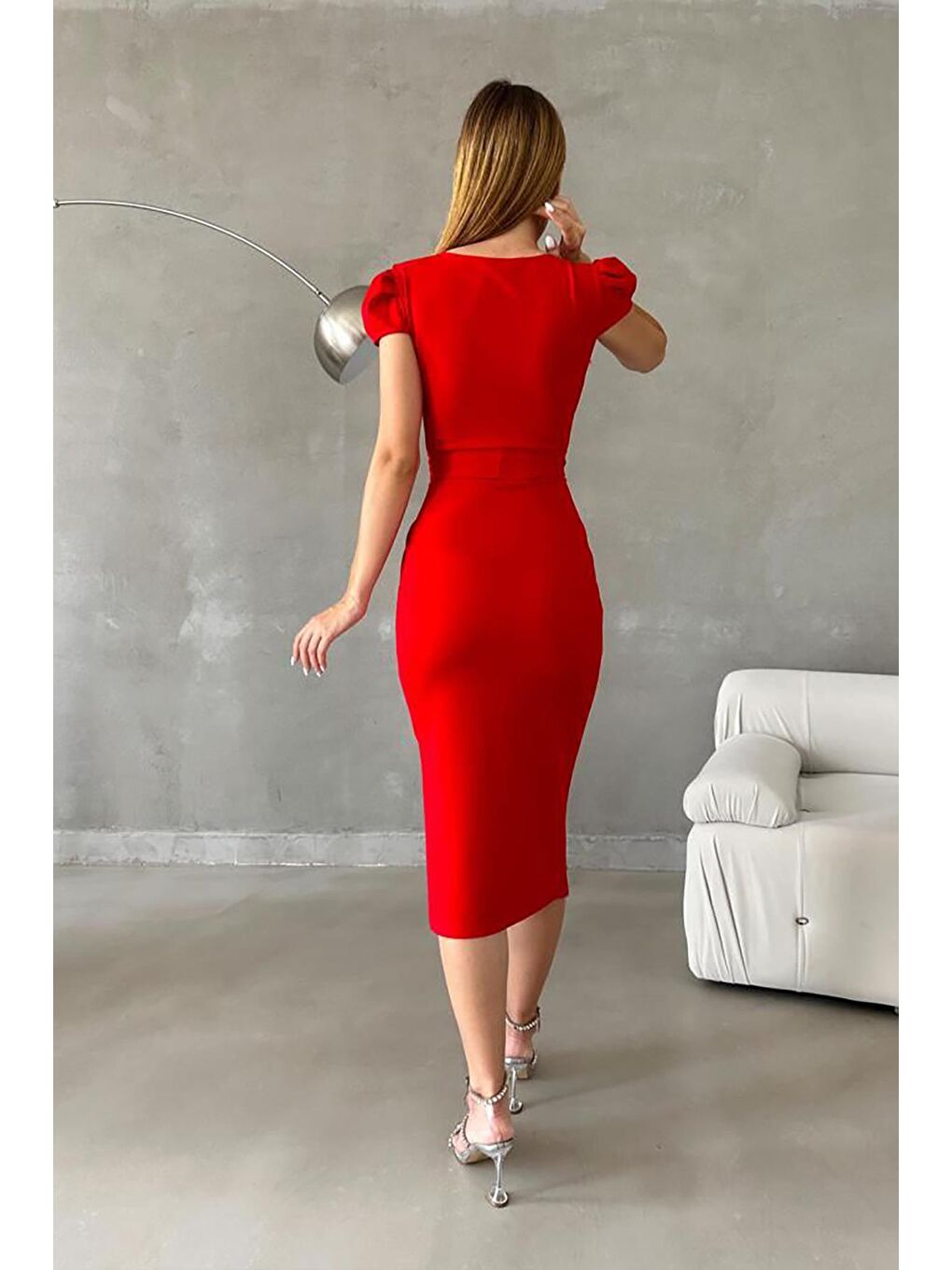 Kırmızı İthal Kumaş Kısa Kollu Kuşaklı Yandan Yırtmaçlı Elbise-4