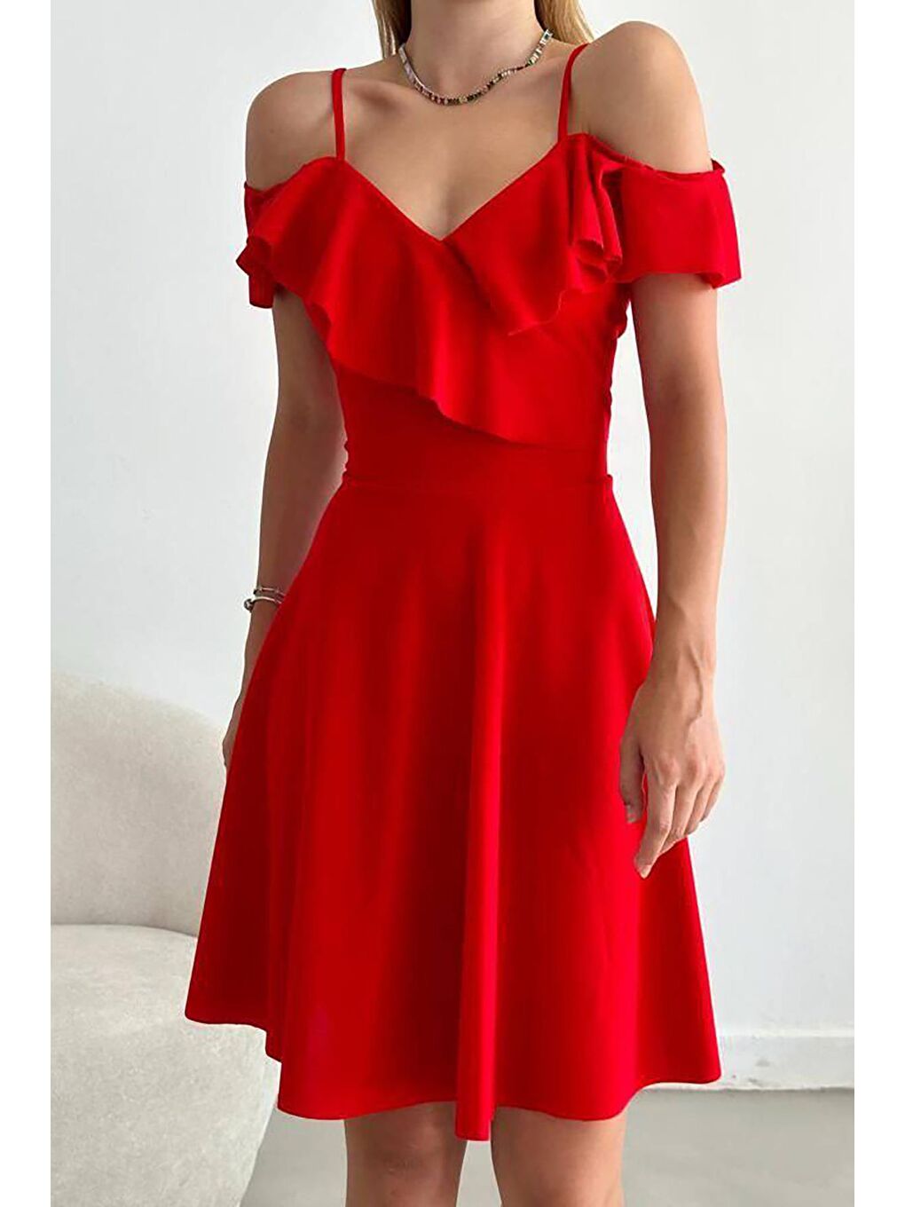 Kırmızı Askılı Omuz Fırfırlı Elbise