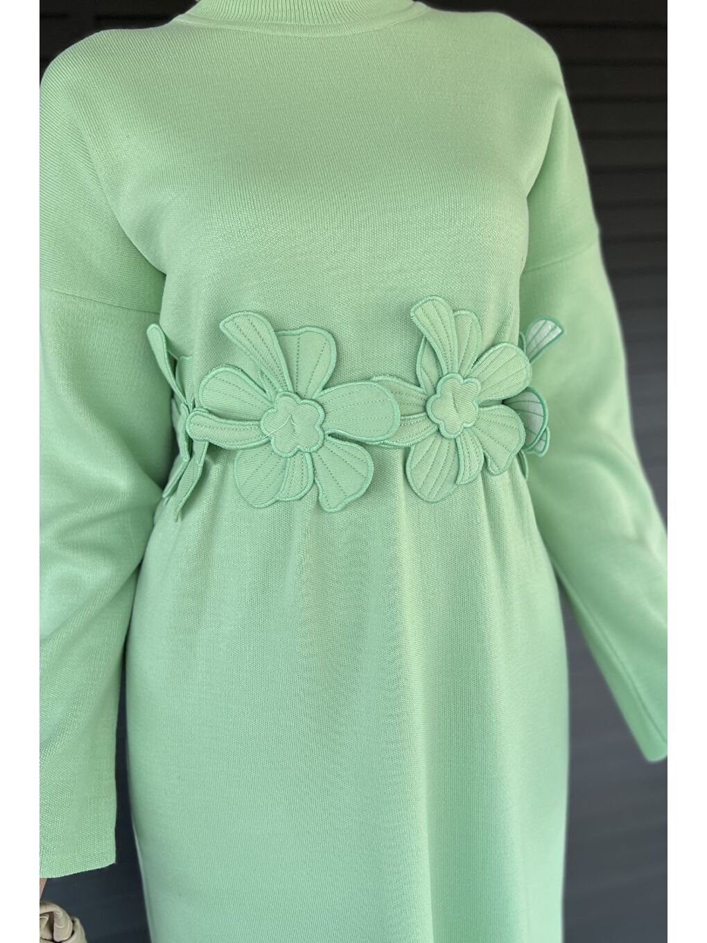 Yeşil Bisiklet Yaka Çiçek Figürlü Tesettür Triko Elbise-9