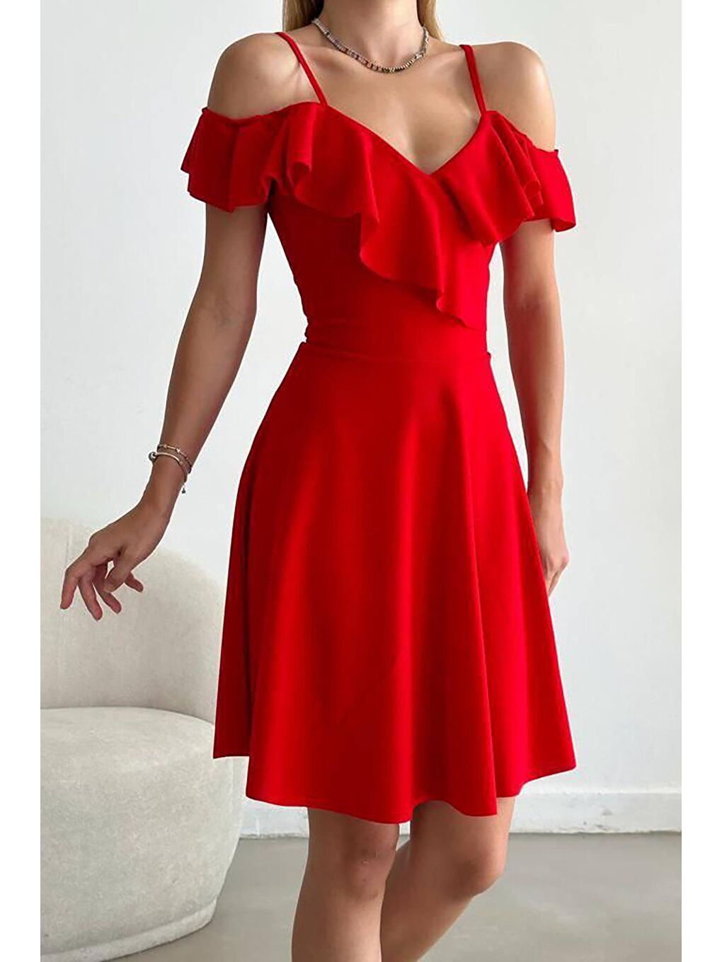 Kırmızı Askılı Omuz Fırfırlı Elbise-1