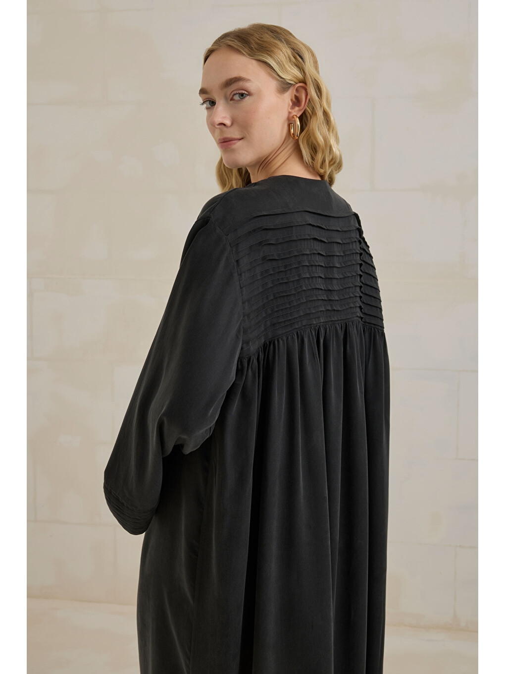 Nervürlü Liyosel Abaya Siyah-4