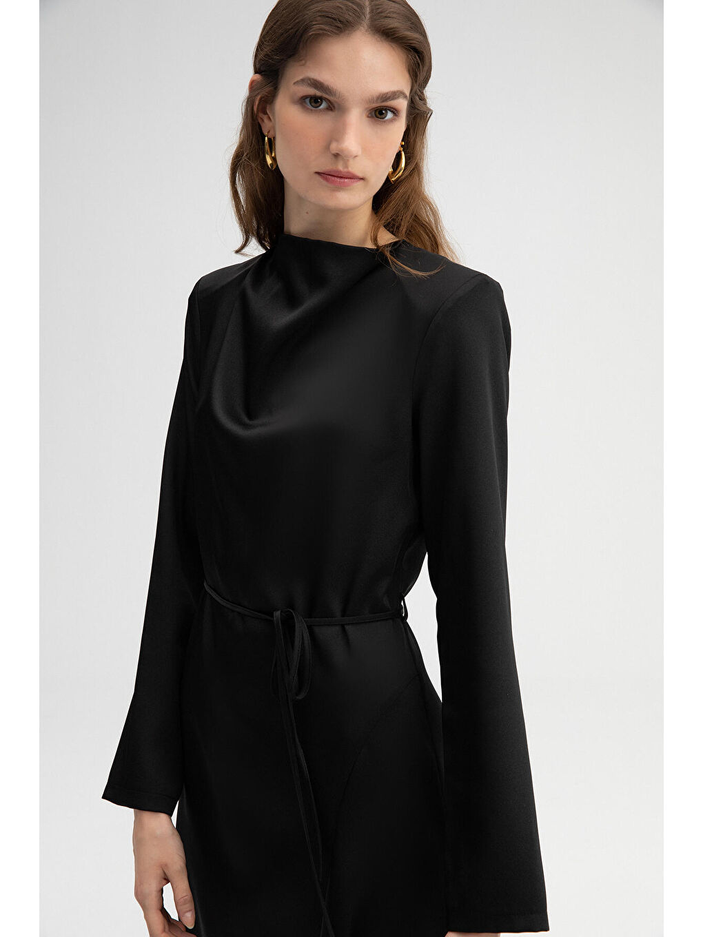 Siyah Kemerli Saten Elbise-4