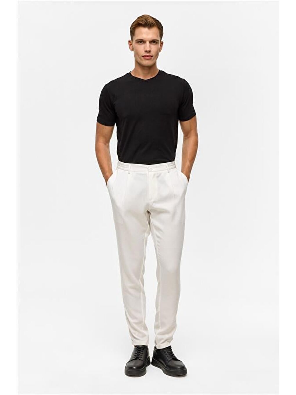 Beyaz Slim Armürlü Jogger Pantolon