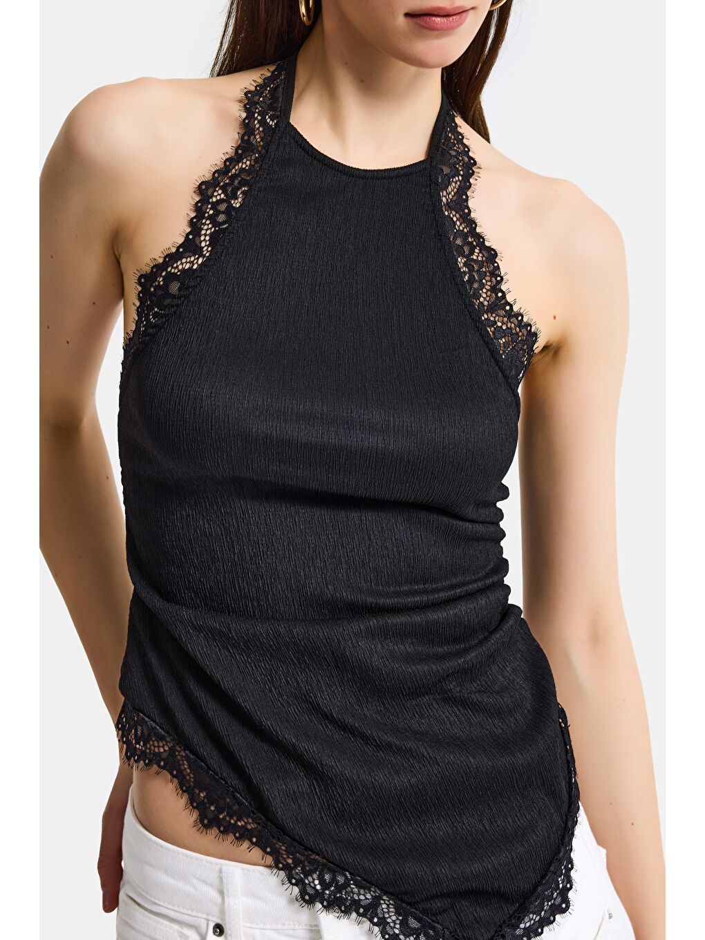 Kadın Siyah s6-1 Asimetrik Kesim Dantel Detaylı Boyundan Askılı Tasarım Bluz-1