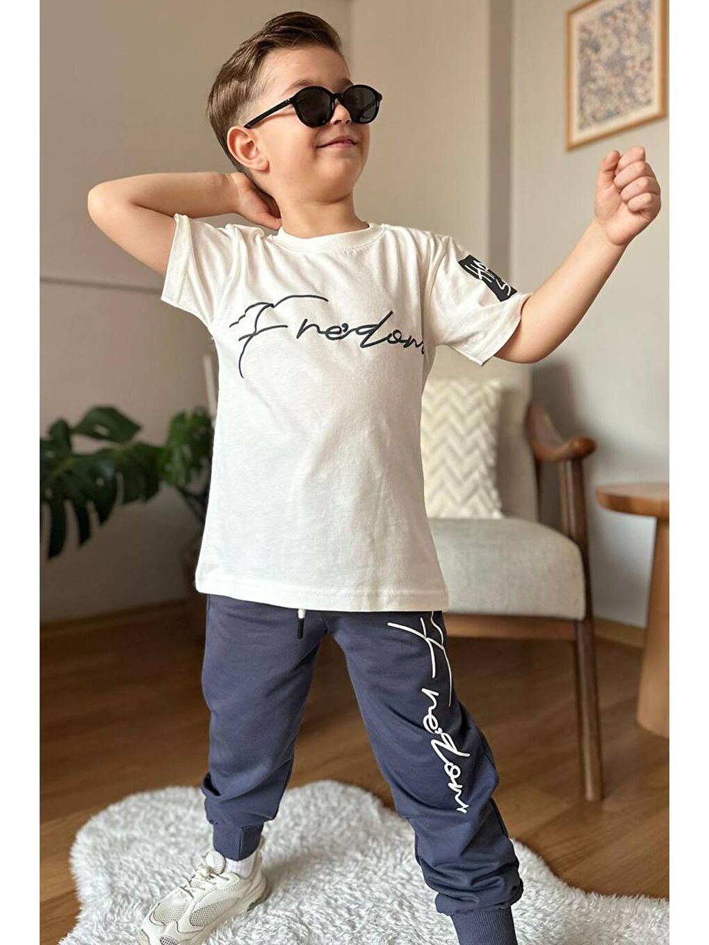 Erkek Çocuk Önü Fredoom Yazı Baskı Arkası Kartal Figürlü T-Shirt Siyah Eşofman Takım