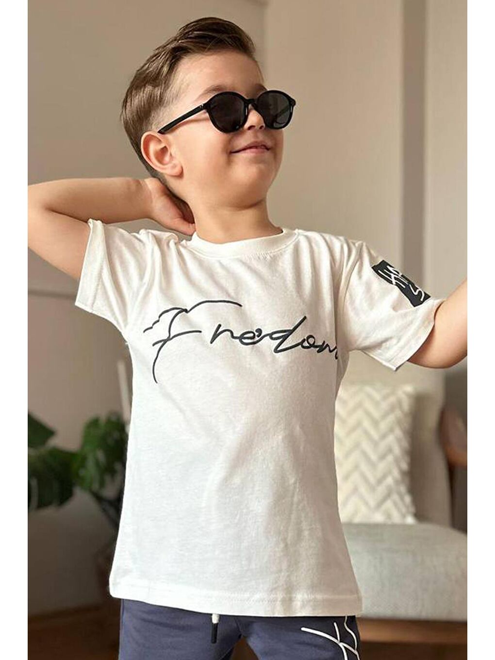 Erkek Çocuk Önü Fredoom Yazı Baskı Arkası Kartal Figürlü T-Shirt Siyah Eşofman Takım-1