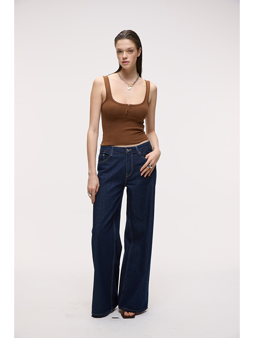 Alyona Kadın Slim Fit U Yaka Kahverengi Atlet