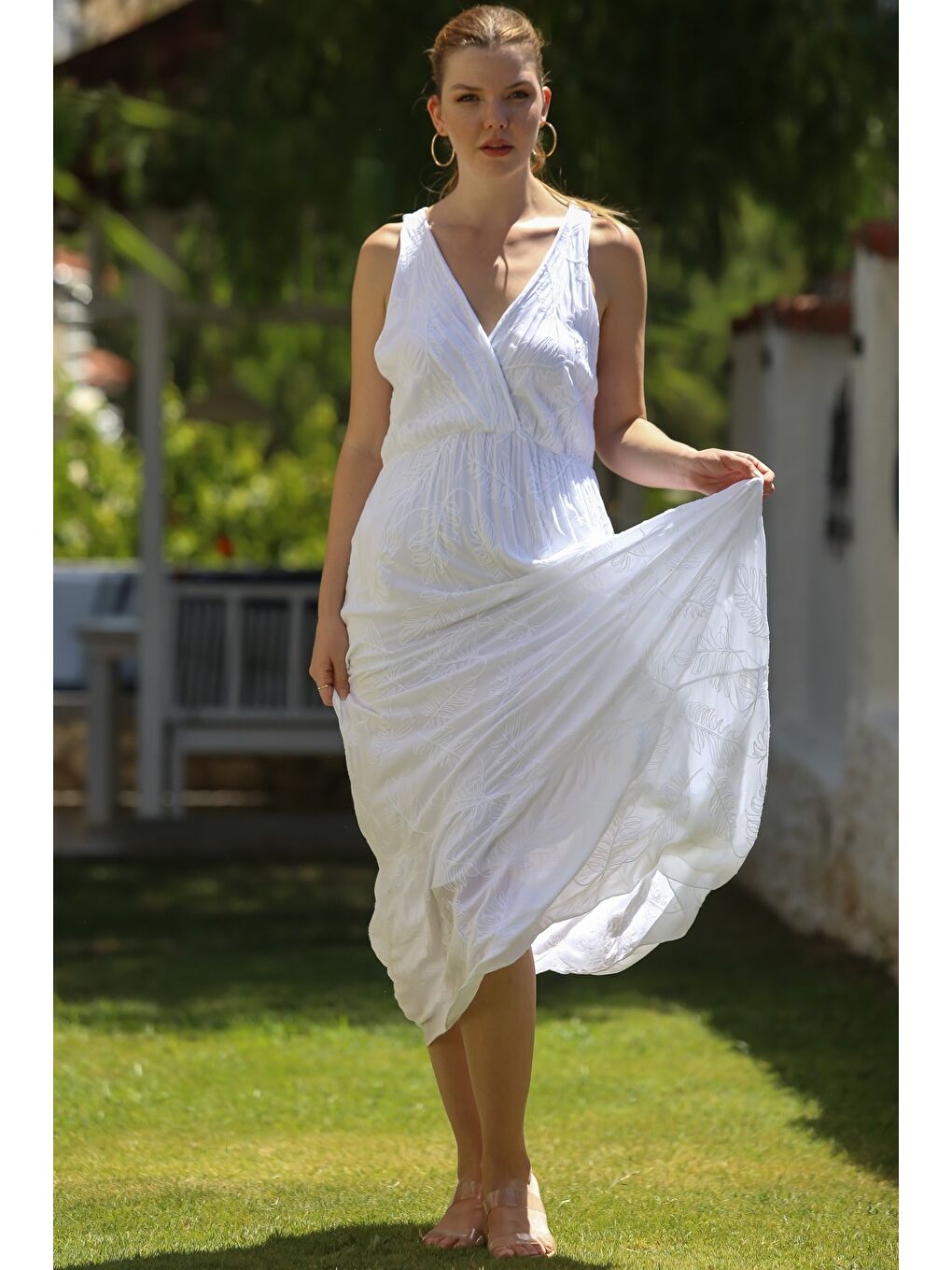 İtalyan Beyaz Kruvaze Yaka Kolsuz Astarlı Allover Nakışlı Casual Dokuma Elbise 130 58