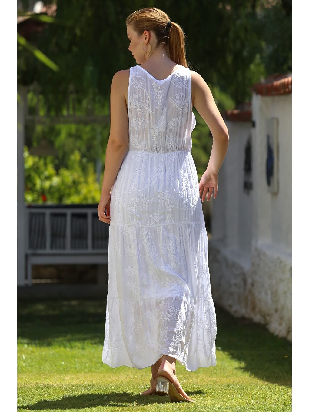 İtalyan Beyaz Kruvaze Yaka Kolsuz Astarlı Allover Nakışlı Casual Dokuma Elbise 130 58-1