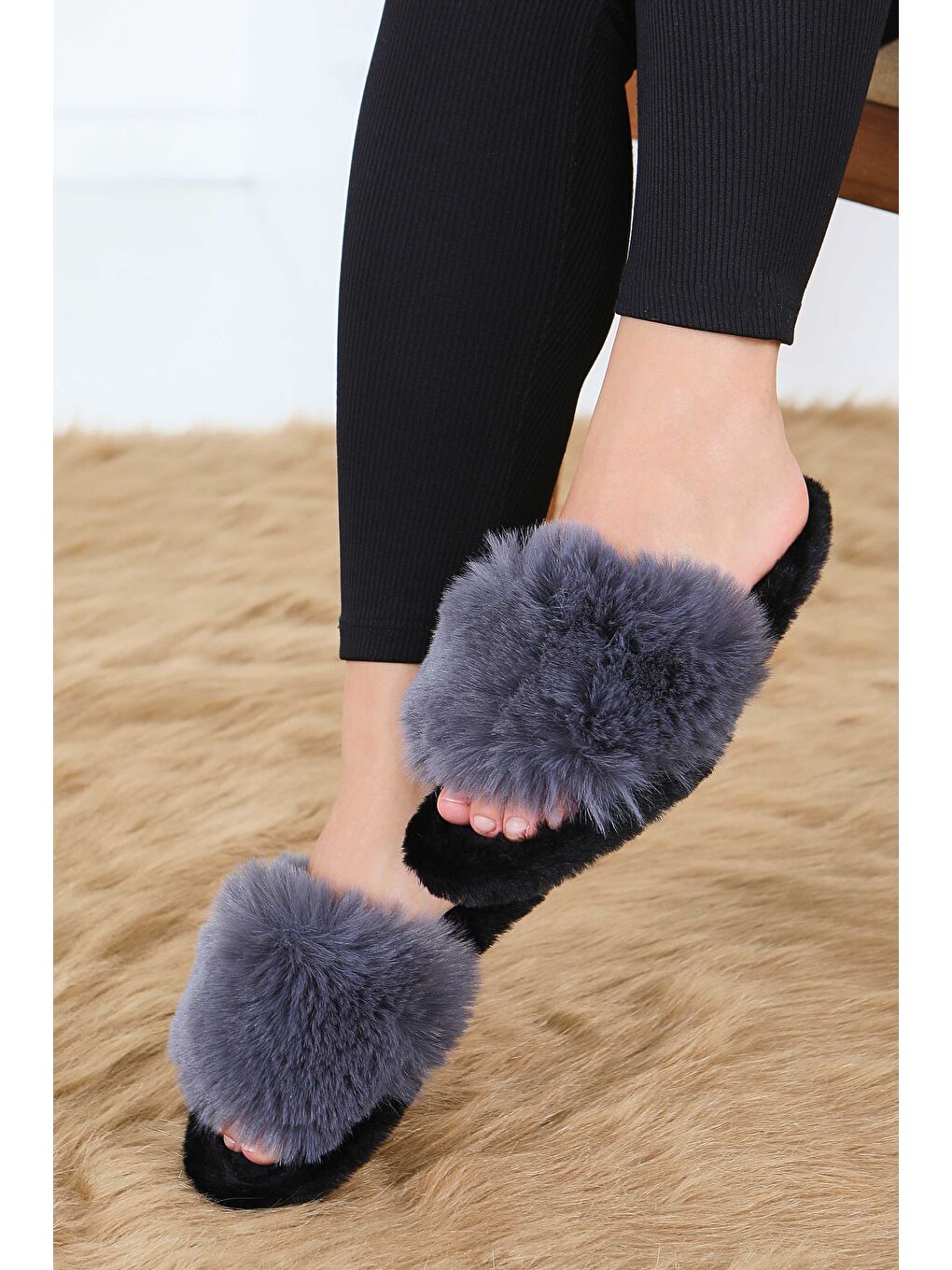 Kadın Antrasit Ponponlu Ev Terliği - 27782-ANTRASIT-1