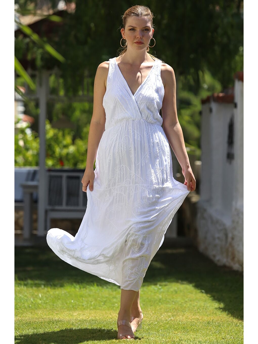 İtalyan Beyaz Kruvaze Yaka Kolsuz Astarlı Allover Nakışlı Casual Dokuma Elbise 130 58-3