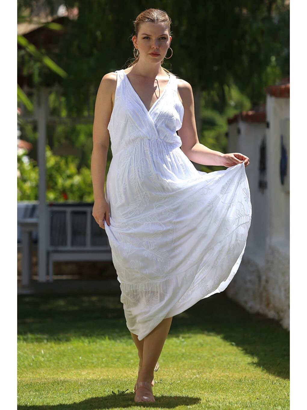 İtalyan Beyaz Kruvaze Yaka Kolsuz Astarlı Allover Nakışlı Casual Dokuma Elbise 130 58-4