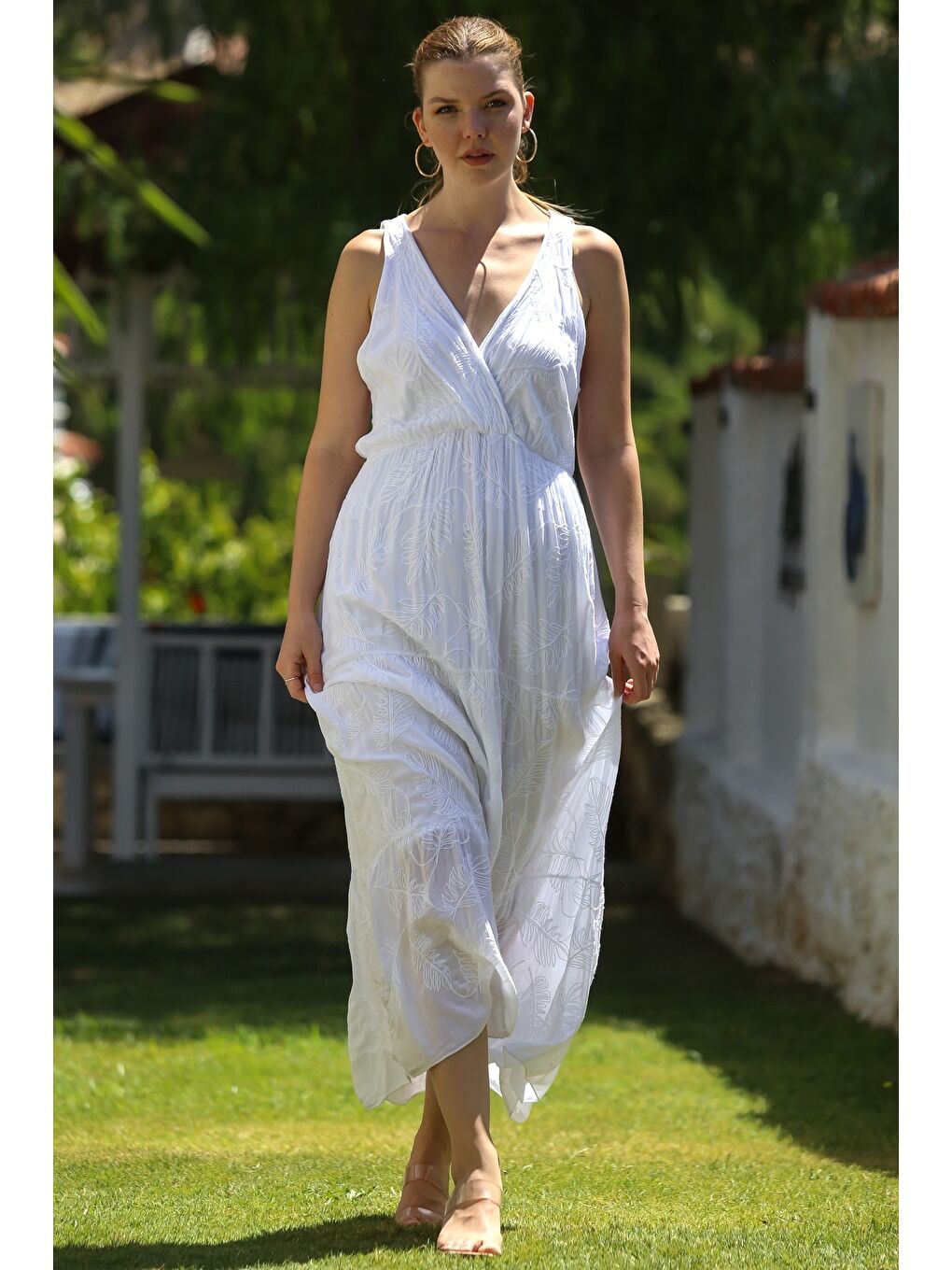 İtalyan Beyaz Kruvaze Yaka Kolsuz Astarlı Allover Nakışlı Casual Dokuma Elbise 130 58-5