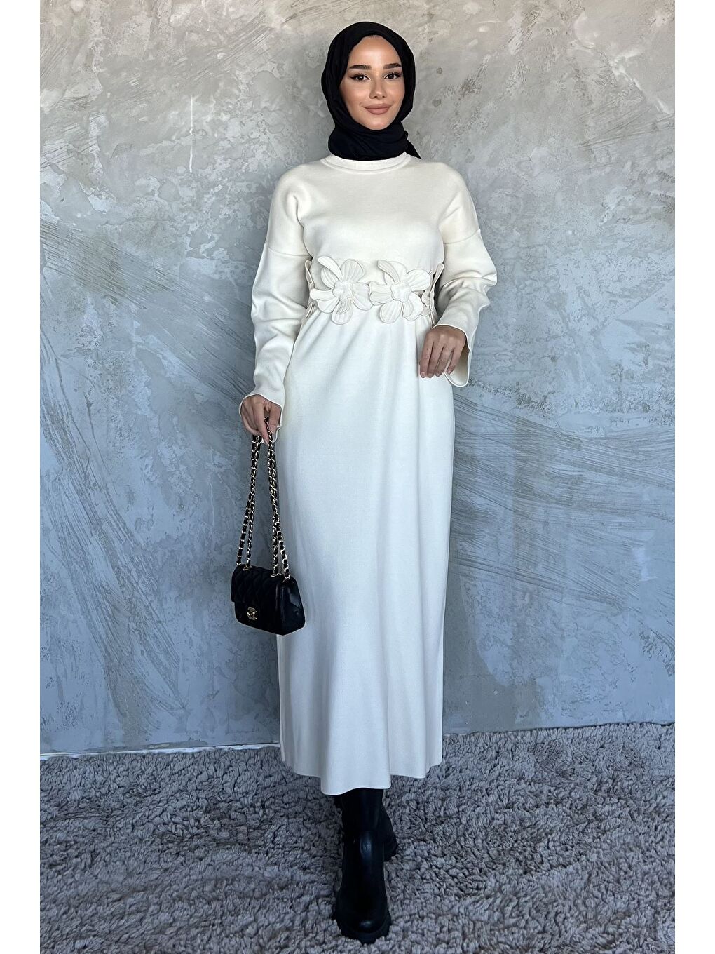 Bej Bisiklet Yaka Çiçek Figürlü Tesettür Triko Elbise-1