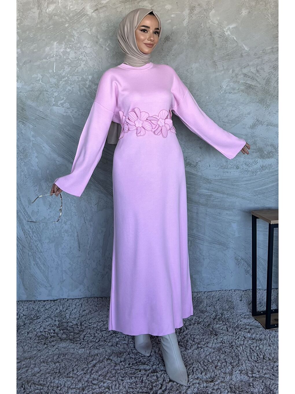 Pembe Bisiklet Yaka Çiçek Figürlü Tesettür Triko Elbise