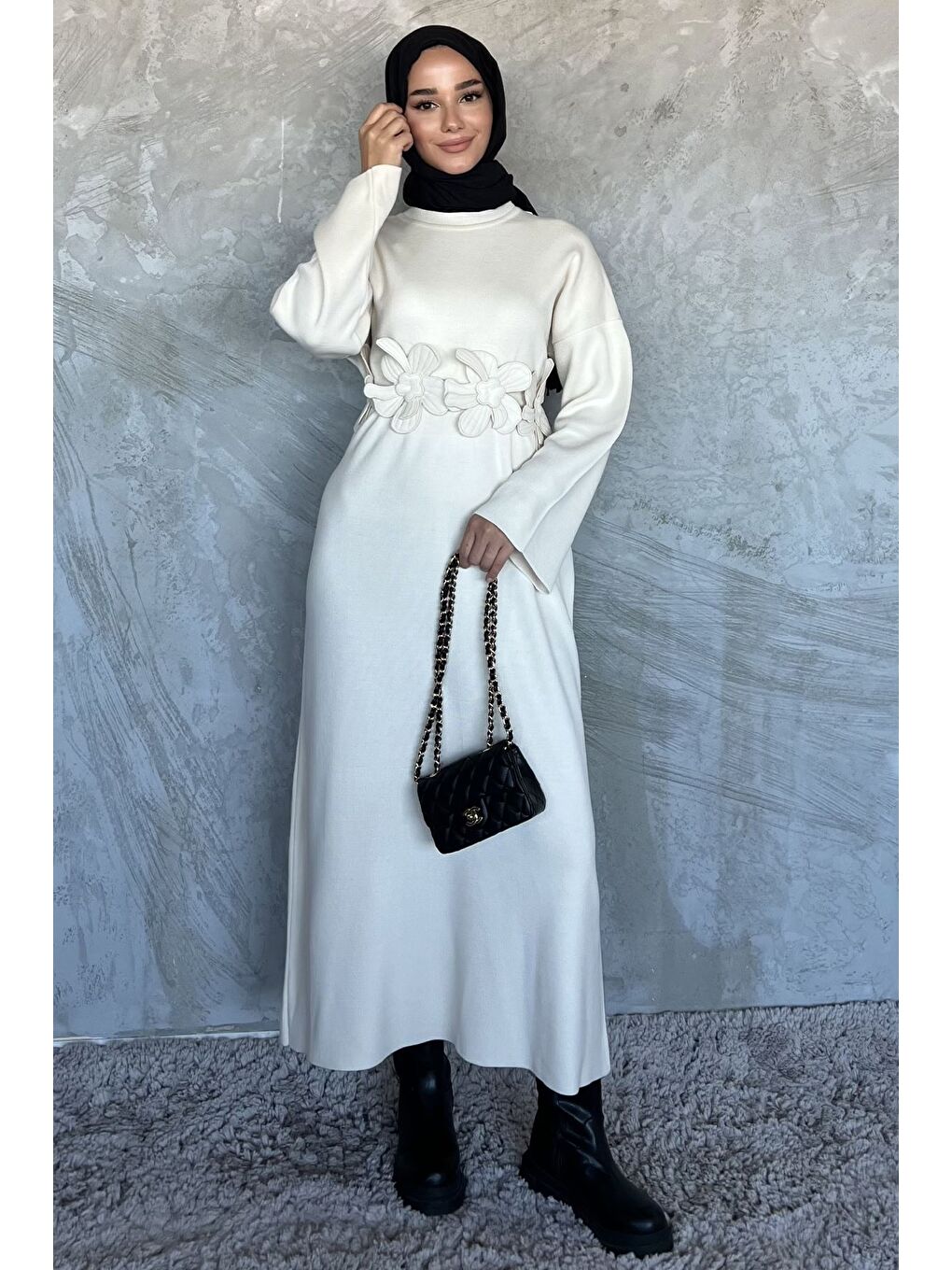 Bej Bisiklet Yaka Çiçek Figürlü Tesettür Triko Elbise-3