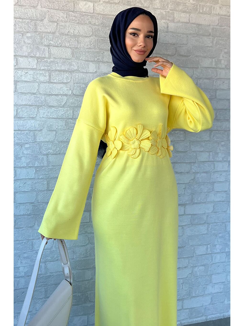 Sarı Bisiklet Yaka Çiçek Figürlü Tesettür Triko Elbise-3