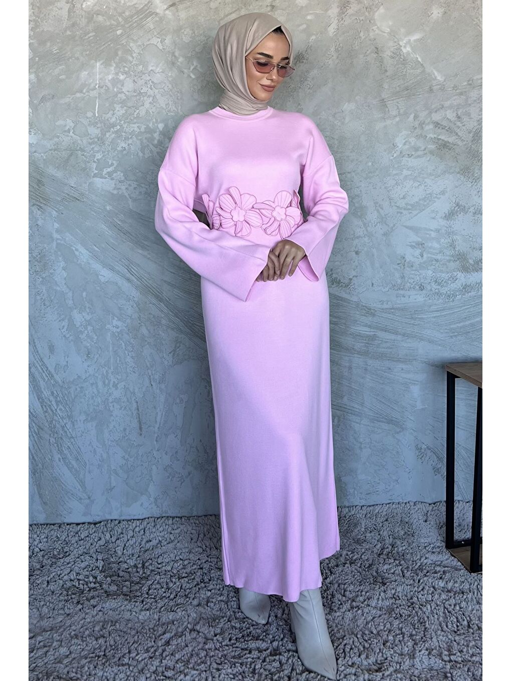 Pembe Bisiklet Yaka Çiçek Figürlü Tesettür Triko Elbise-3