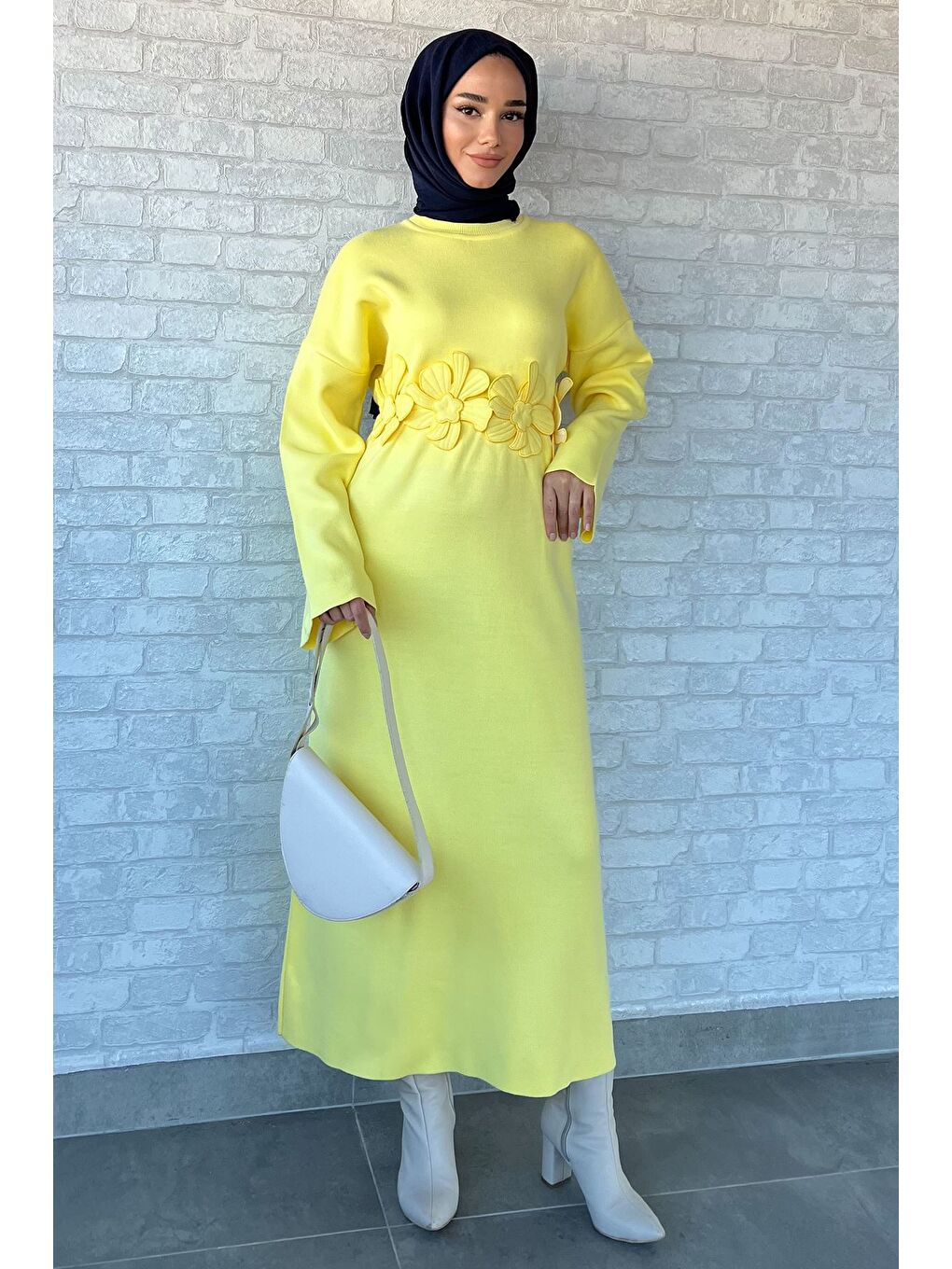 Sarı Bisiklet Yaka Çiçek Figürlü Tesettür Triko Elbise-5