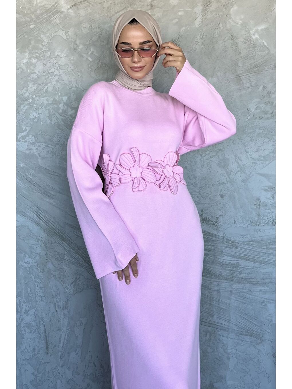 Pembe Bisiklet Yaka Çiçek Figürlü Tesettür Triko Elbise-4