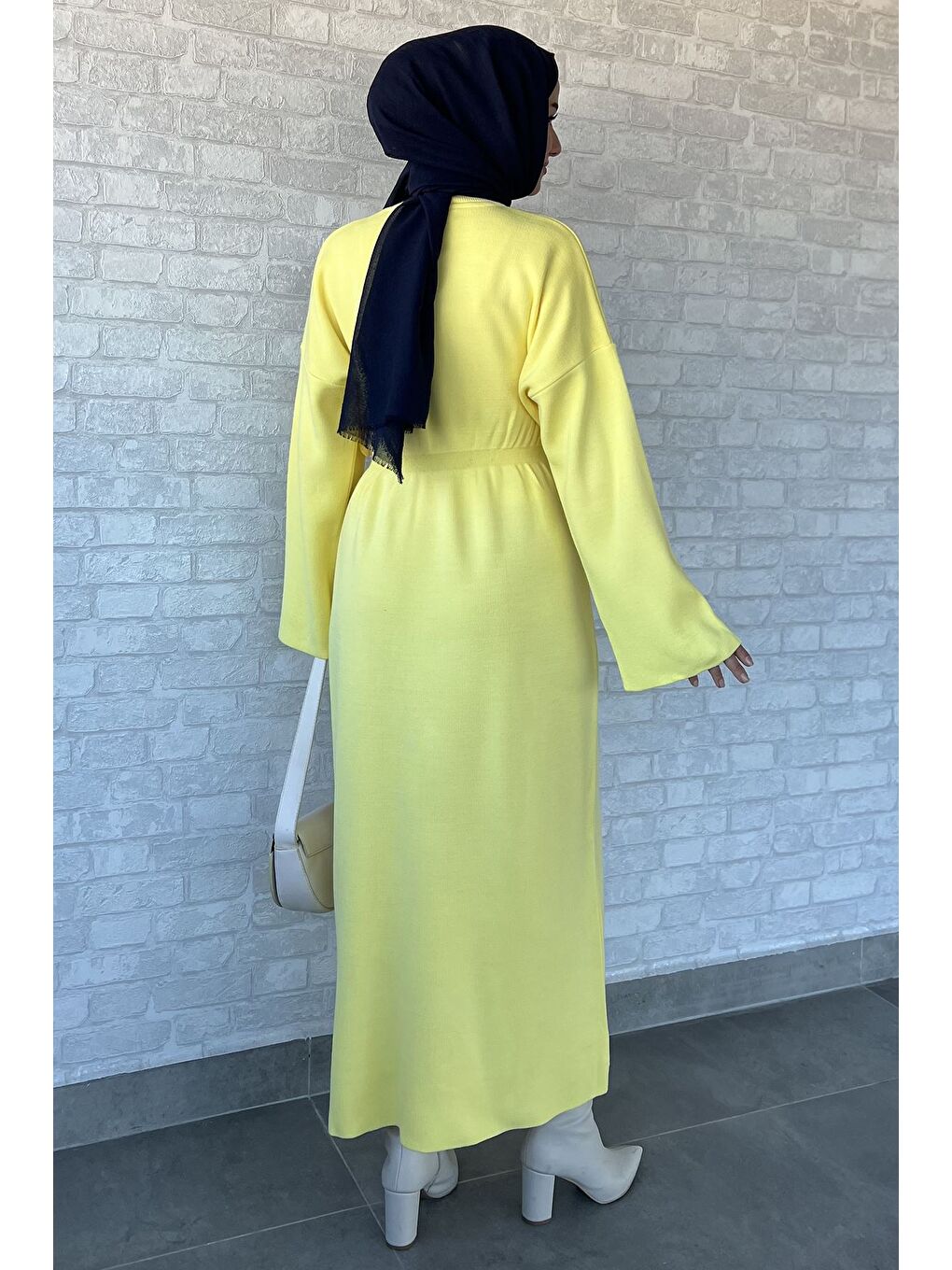 Sarı Bisiklet Yaka Çiçek Figürlü Tesettür Triko Elbise-7