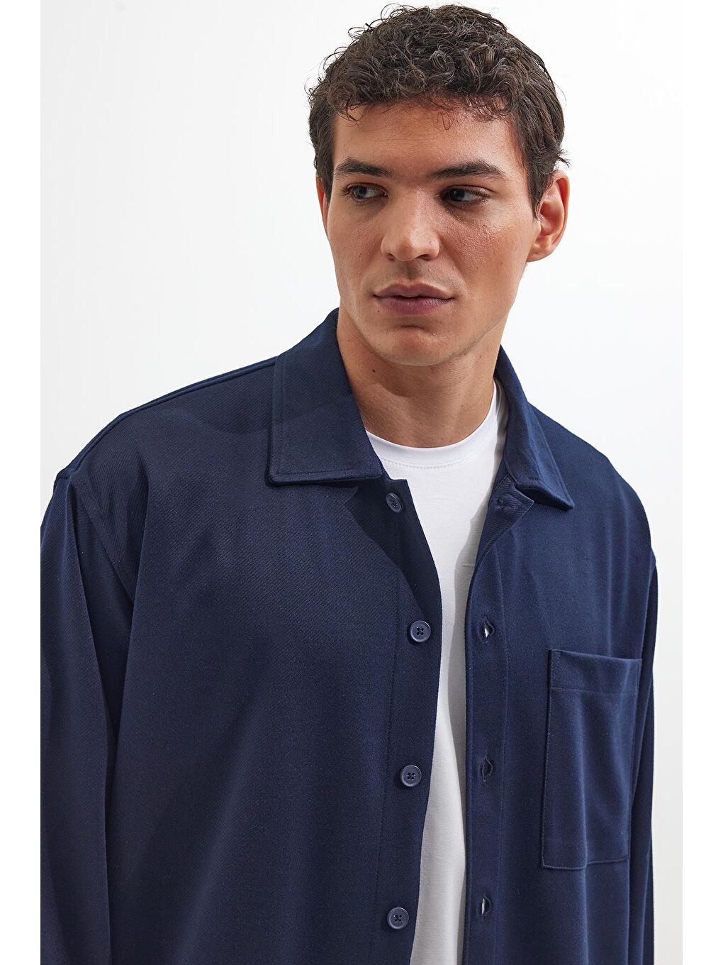 Erkek Relax Fit Rahat Kesim Uzun Kollu Düz Örme Kumaş Yandan Yırtmaçlı Lacivert Gömlek-1