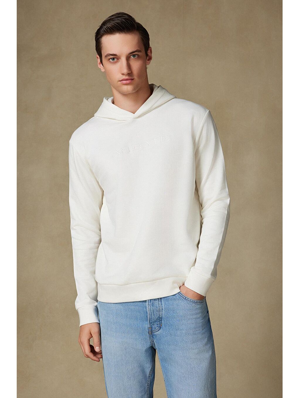 Örme Kumaş Pamuklu Comfort Fit Beyaz Bisiklet Yaka Erkek Nakışlı Hoodie