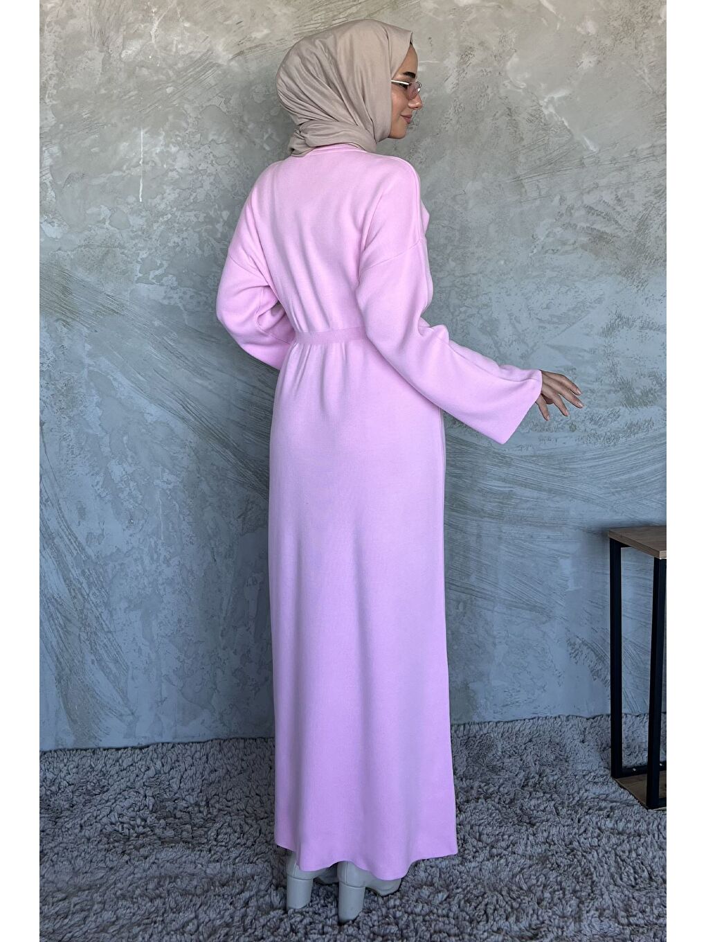 Pembe Bisiklet Yaka Çiçek Figürlü Tesettür Triko Elbise-6