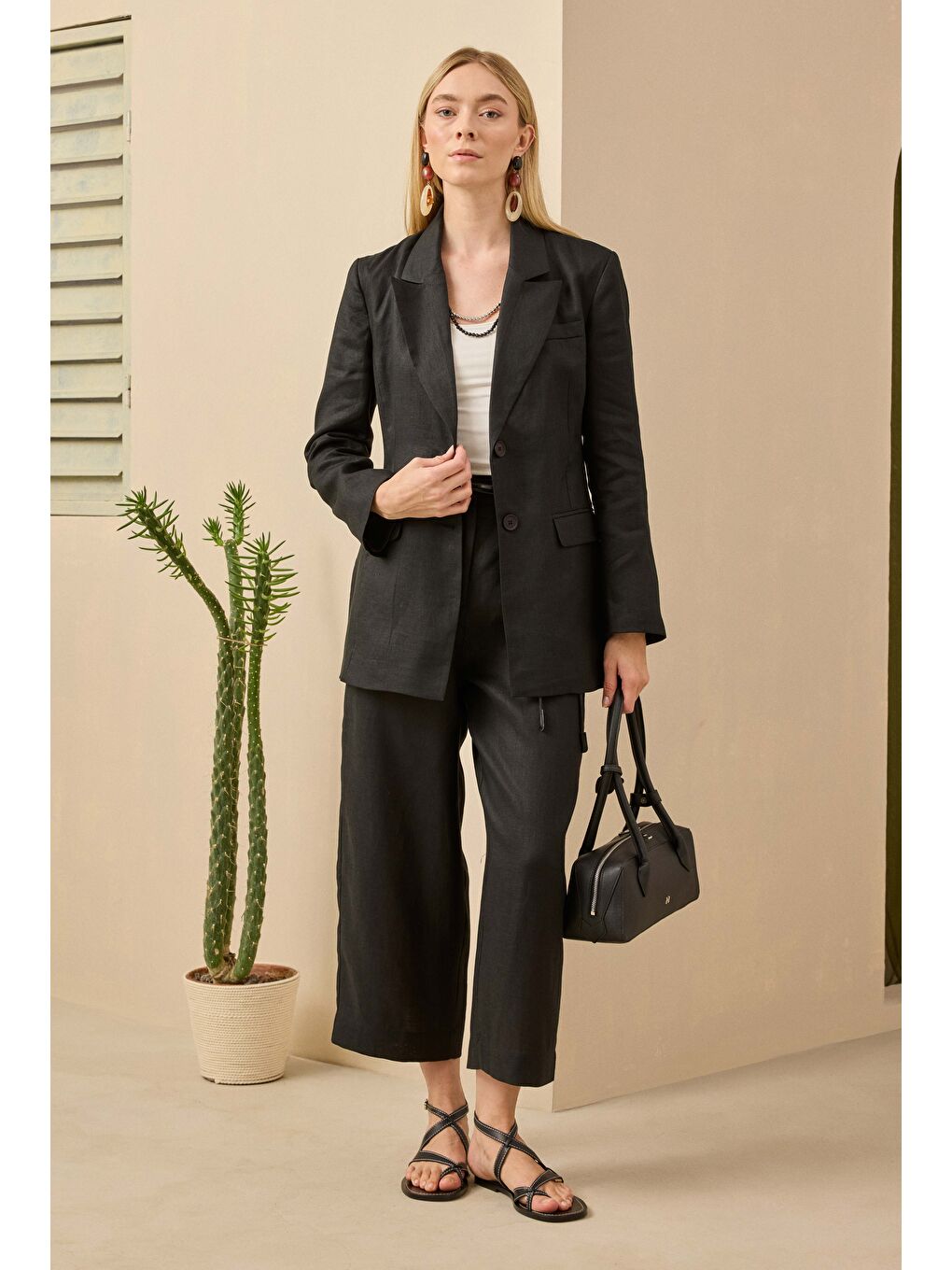 Keten Belden Oturtmalı Ceket Siyah