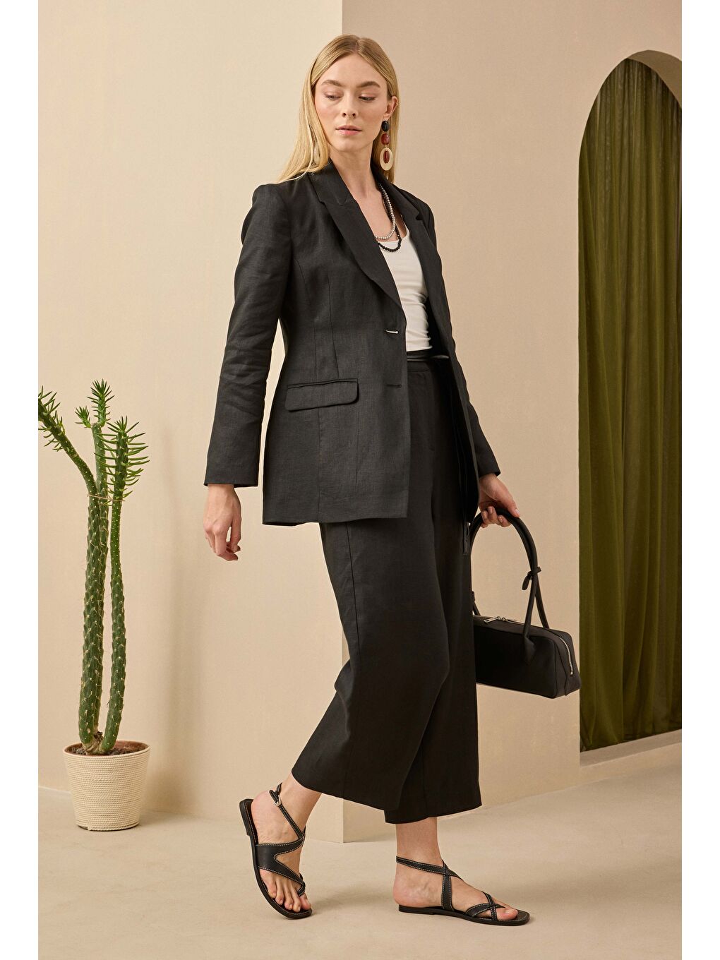 Keten Belden Oturtmalı Ceket Siyah-1