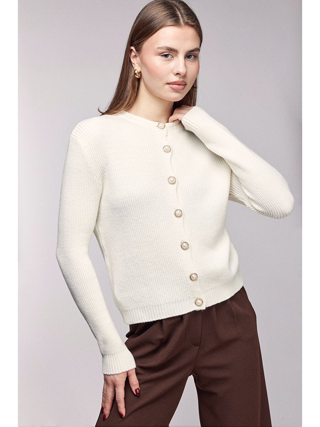 Beyaz Ekru Bisiklet Yaka İnci Düğmeli Fitilli Triko Hırka