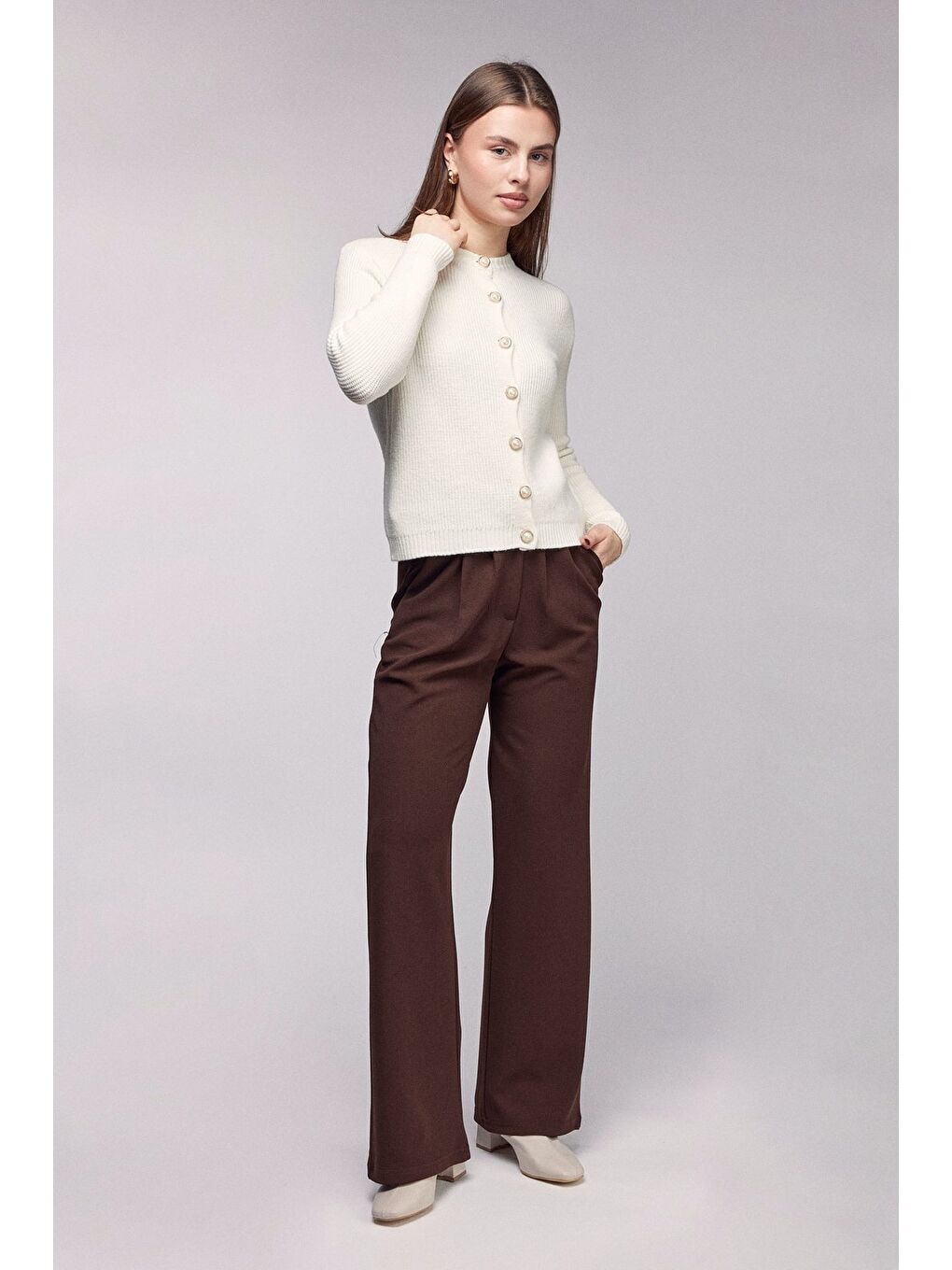 Beyaz Ekru Bisiklet Yaka İnci Düğmeli Fitilli Triko Hırka-1