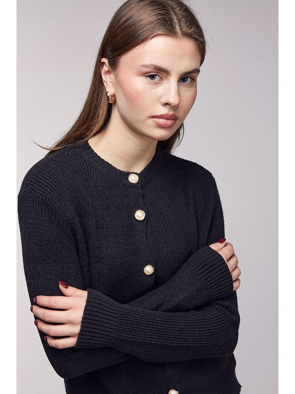 Siyah Bisiklet Yaka İnci Düğmeli Fitilli Triko Hırka-1