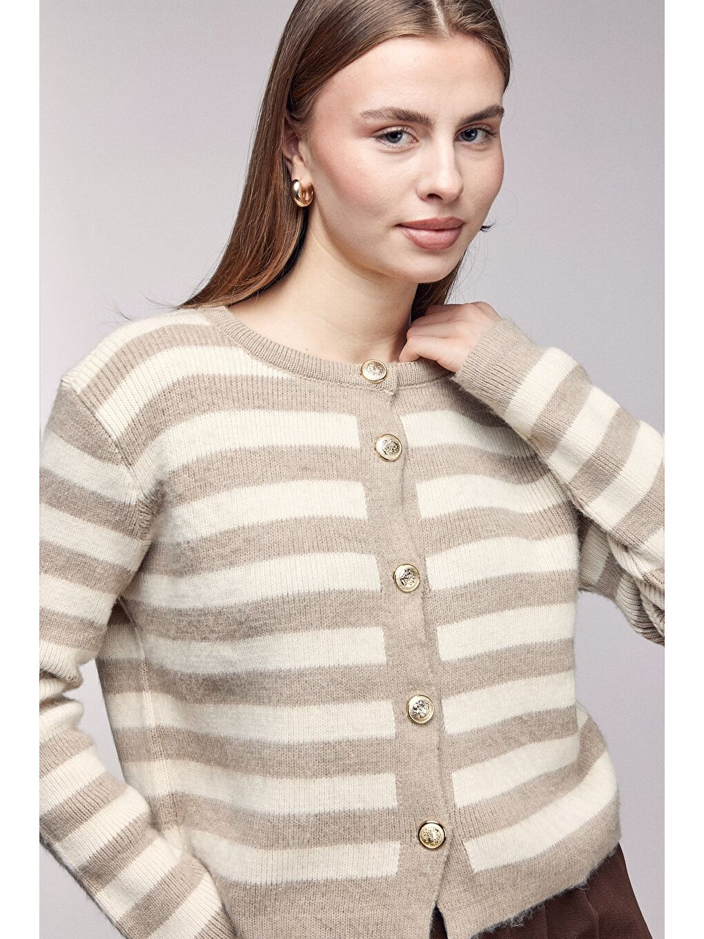 Bej Çizgili Gold Düğmeli Bisiklet Yaka Hırka-1
