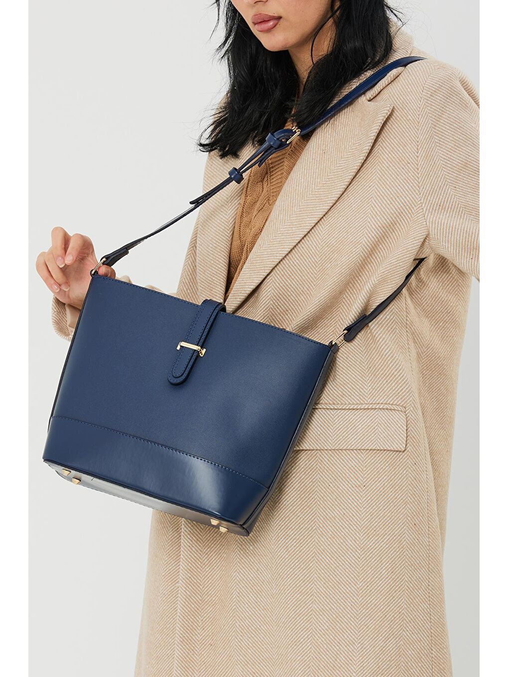 Uzun Askılı Kova Form John Kadın Çapraz Çanta Lacivert