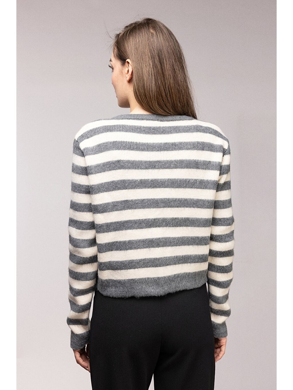 Beyaz Gri Çizgili Gold Düğmeli Bisiklet Yaka Hırka-4