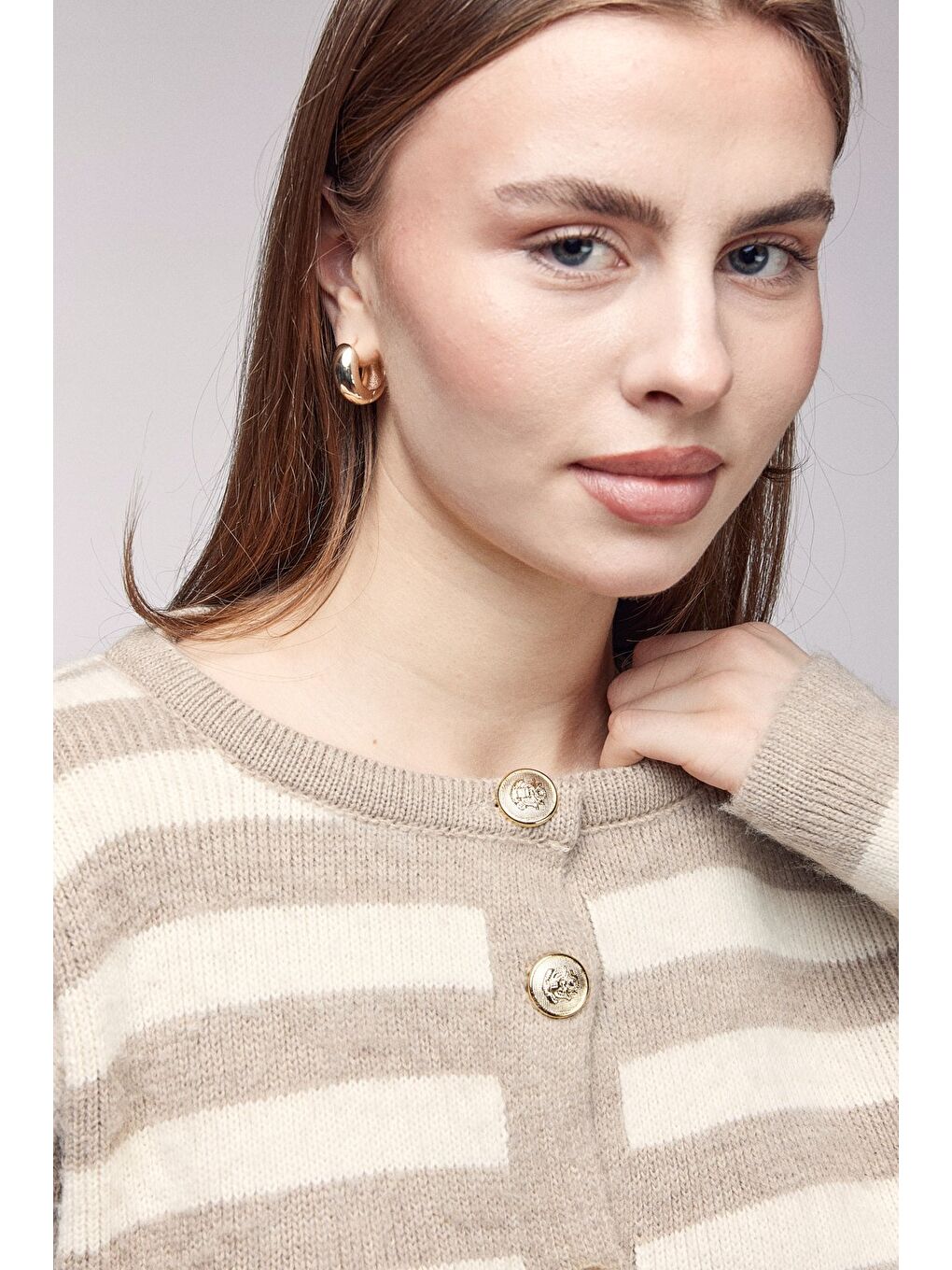 Bej Çizgili Gold Düğmeli Bisiklet Yaka Hırka-3