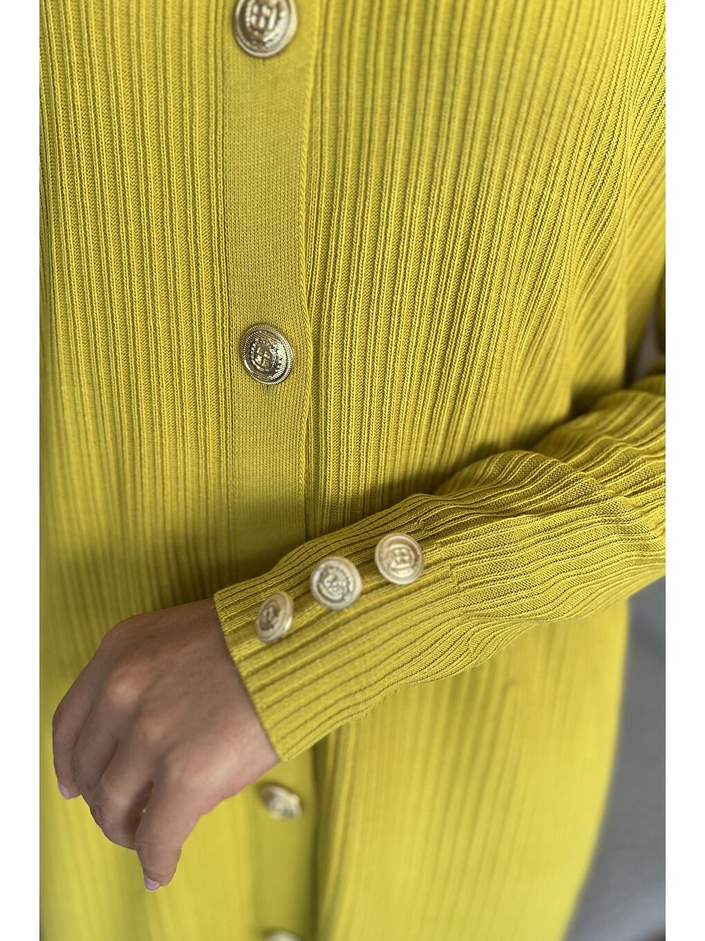 Yeşil Gold Düğmeli Kendinden Çizgi Desenli Tesettür Triko Hırka-8