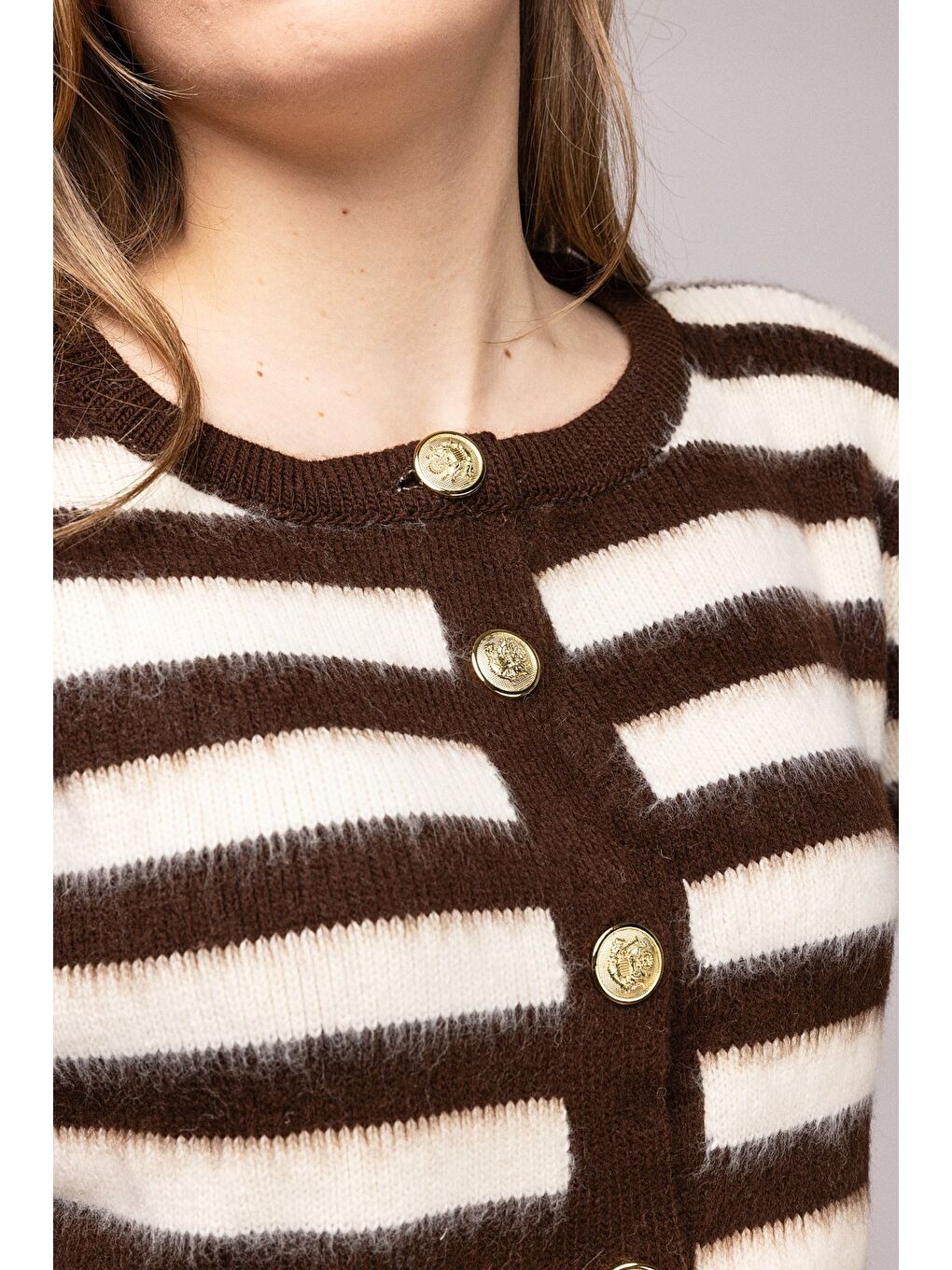 Kahverengi Çizgili Gold Düğmeli Bisiklet Yaka Hırka-3