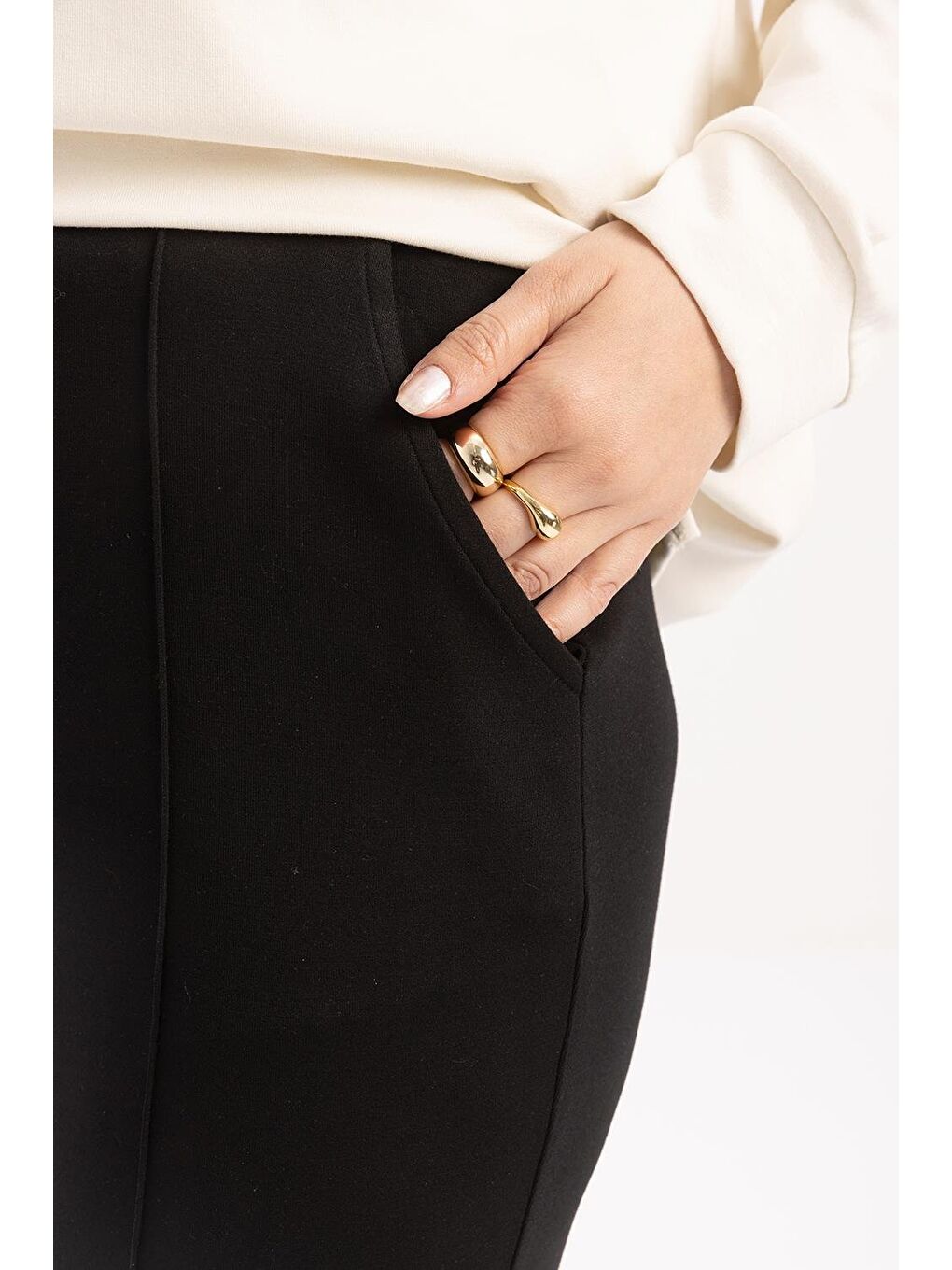 Siyah-Bol Paça Yırtmaçlı Elastanlı Örme Pantolon-4