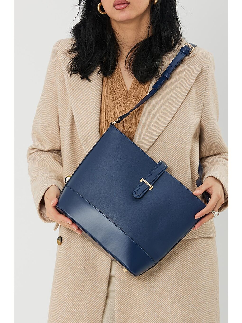 Uzun Askılı Kova Form John Kadın Çapraz Çanta Lacivert-1