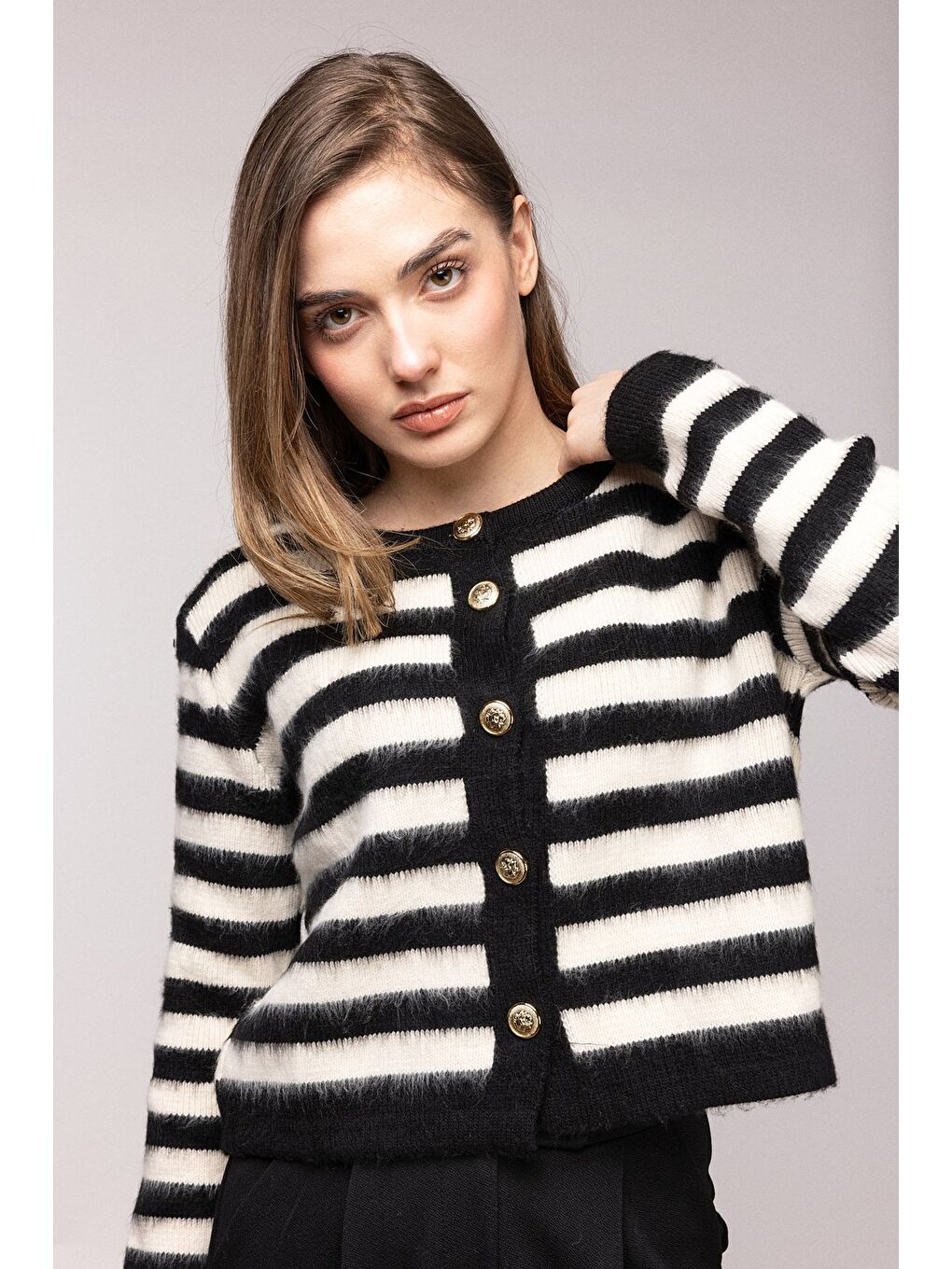 Siyah Çizgili Gold Düğmeli Bisiklet Yaka Hırka-1