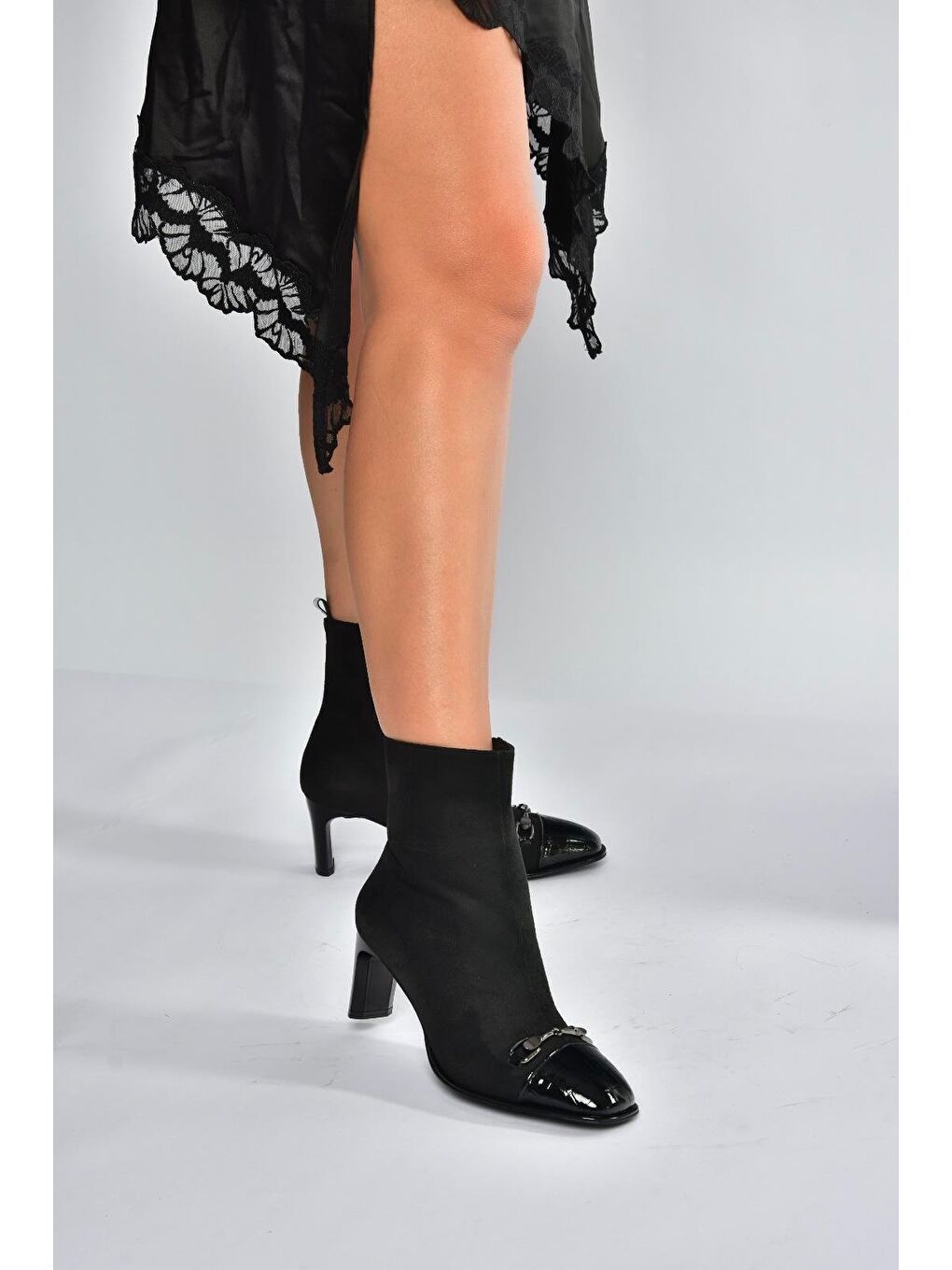 Siyah Kadın Bot V820284602-3