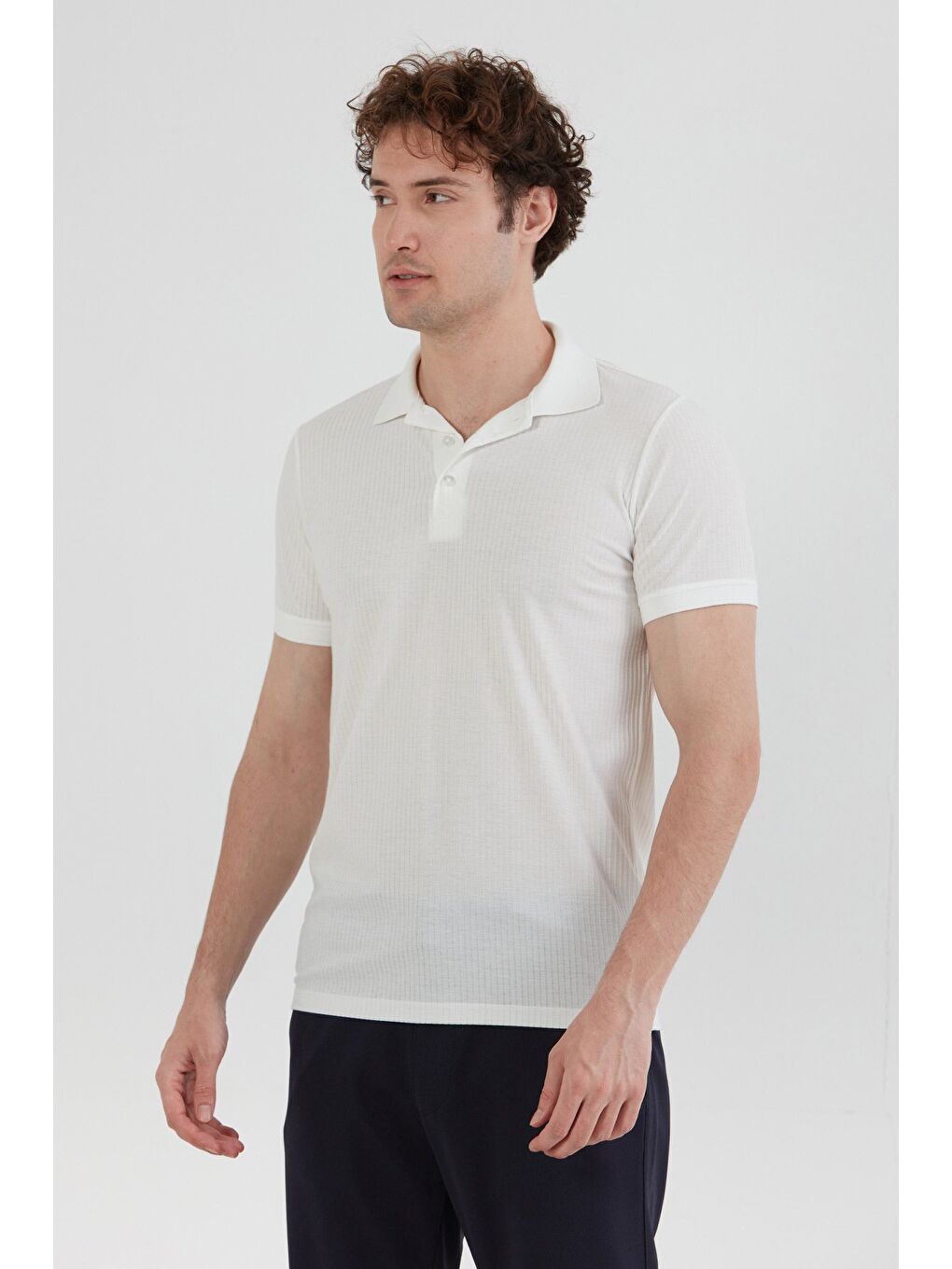 Beyaz Fitilli Düğmeli Polo Yaka Slim Fit Tişört-2