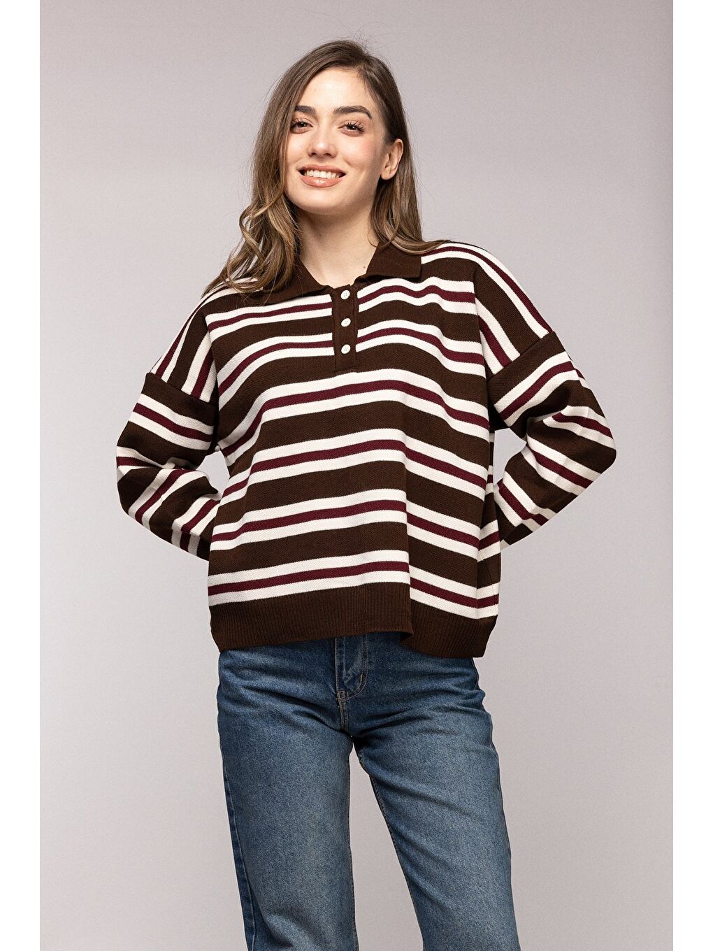 Kahverengi Çizgili Polo Yaka Düğmeli Triko Kazak-1
