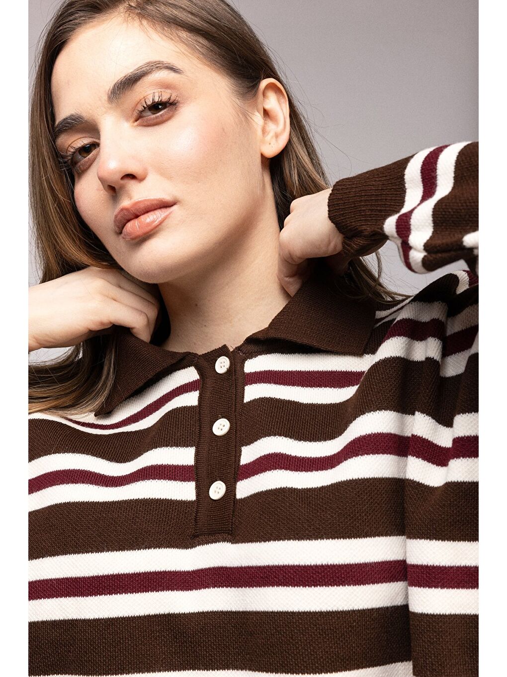 Kahverengi Çizgili Polo Yaka Düğmeli Triko Kazak-3