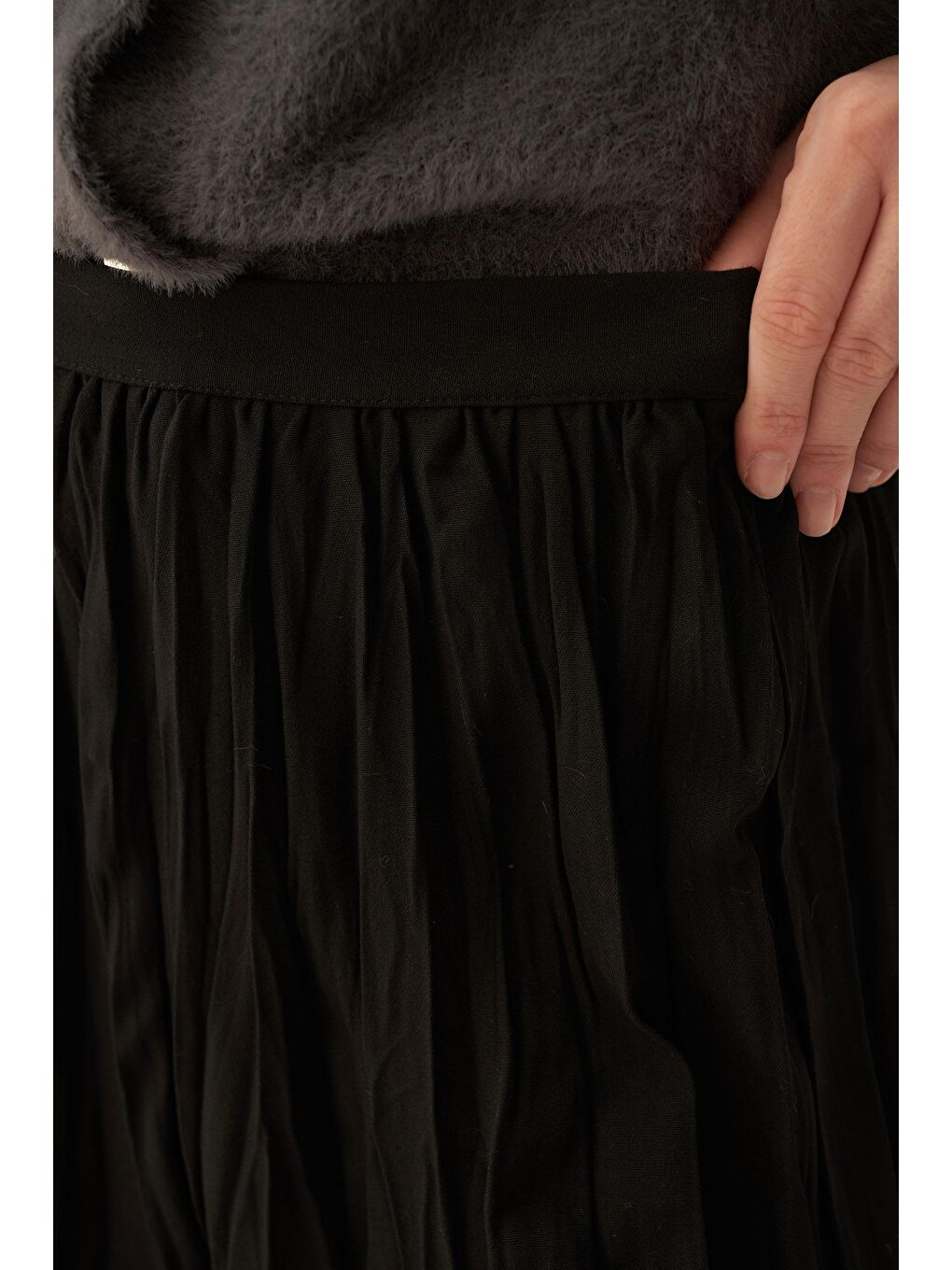 Siyah-Kraşlı Poliviscon Kloş Etek-4