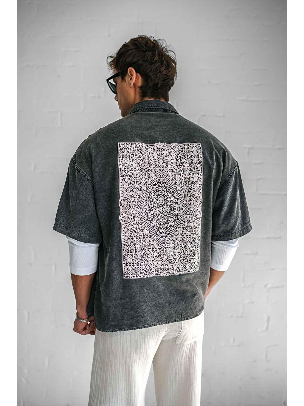 Erkek Kısa Kollu Desen Baskılı Yıkamalı Oversize Gömlek Siyah-4