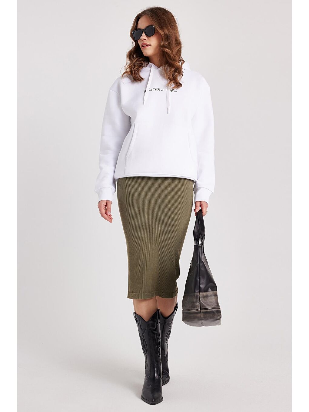 Kadın Oversize Geniş Kesim Pamuklu Yumuşak Dokulu İçi Polarlı Baskılı Beyaz Kapüşonlu Sweatshirt-4