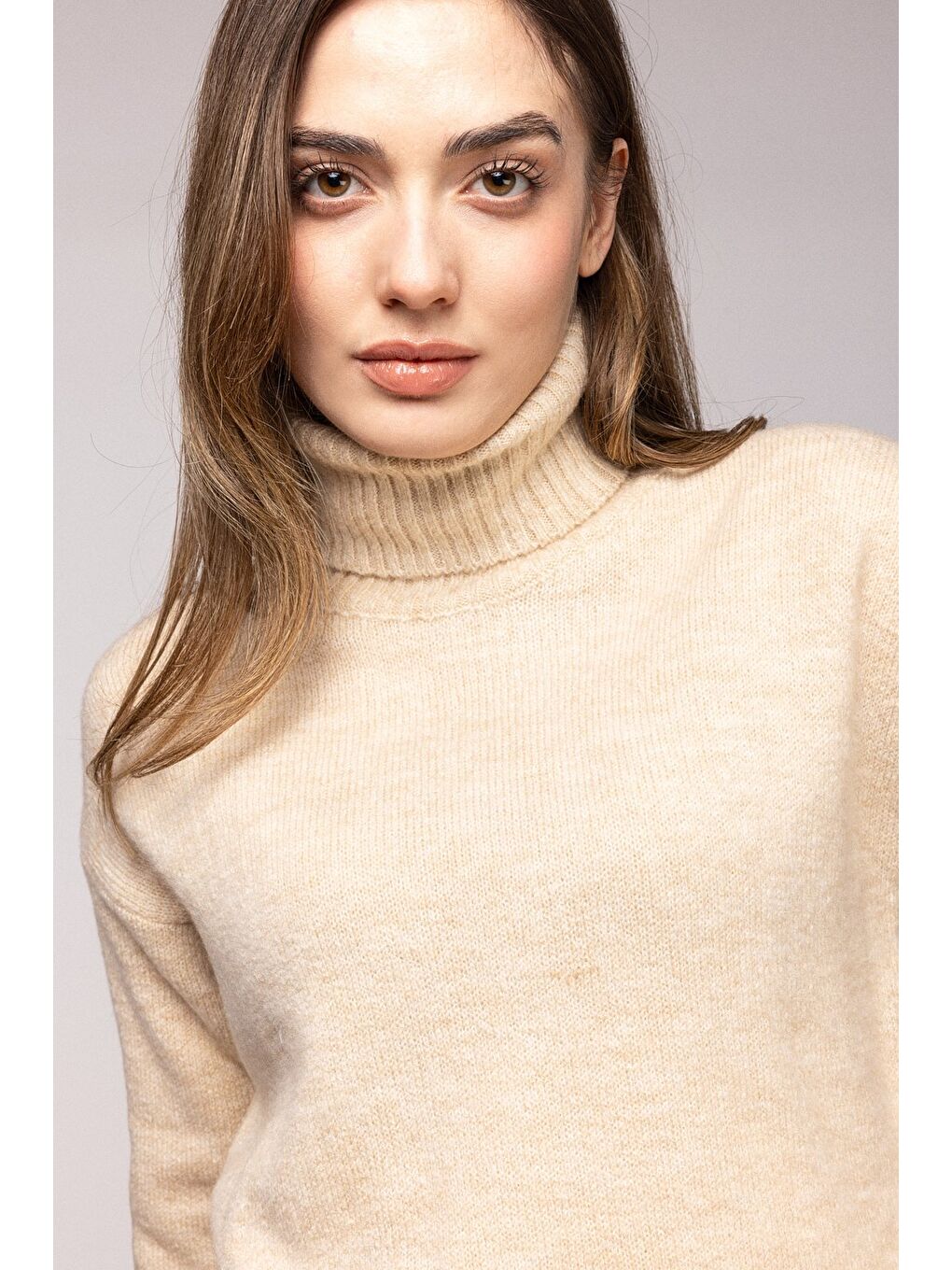 Bej Balıkçı Yaka Oversize Triko Kazak-2